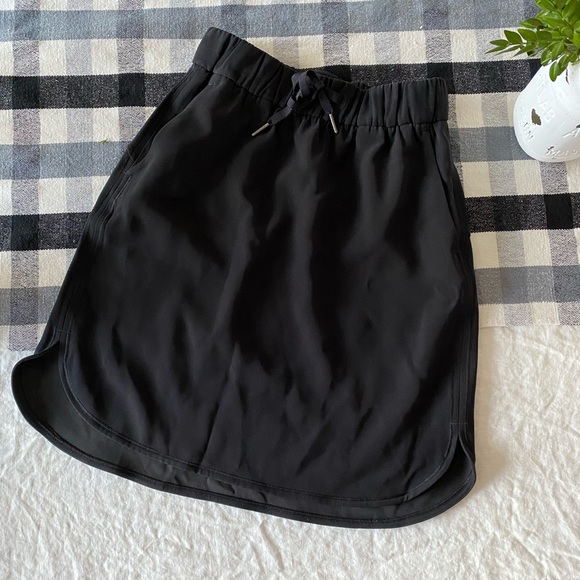 Lululelemon size 4 skirt - Picture 1 of 5